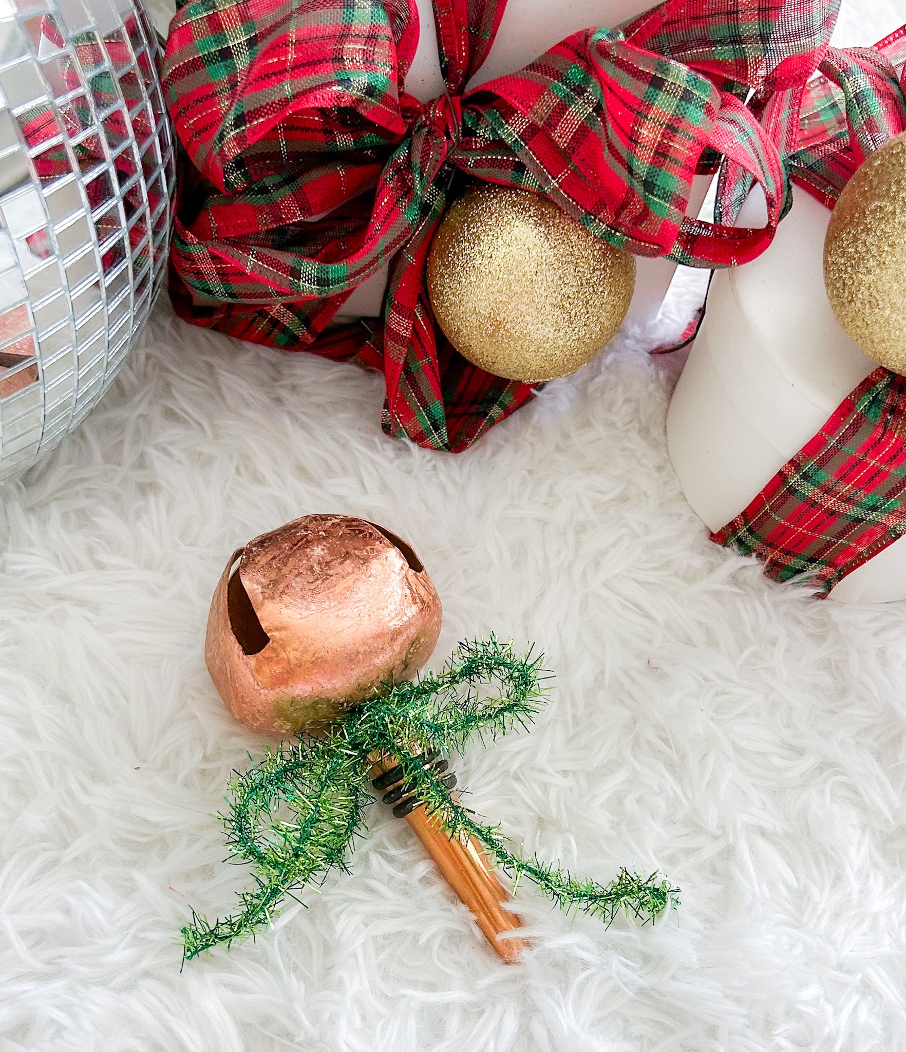 Big Jingle Bell Rose Gold Bottle Stopper