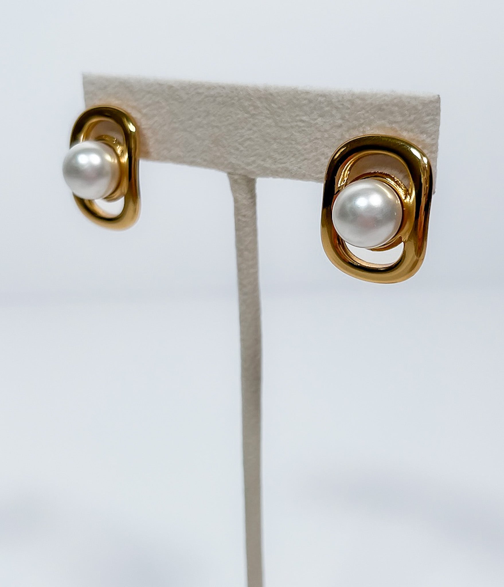 Leigh Pearl Stud Earrings