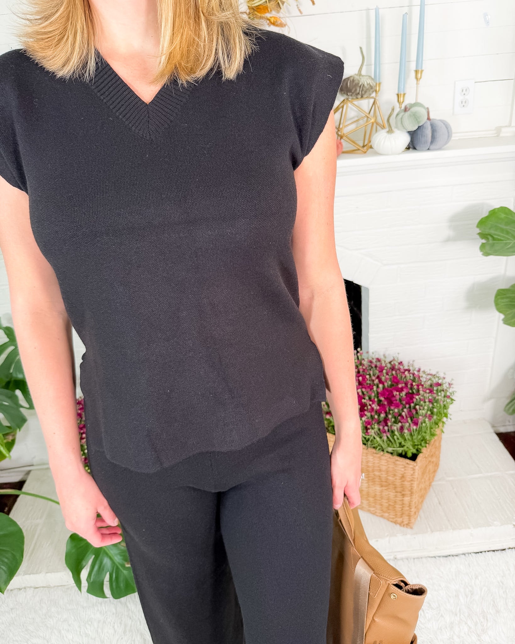 Lois Black Sweater Vest Pinch