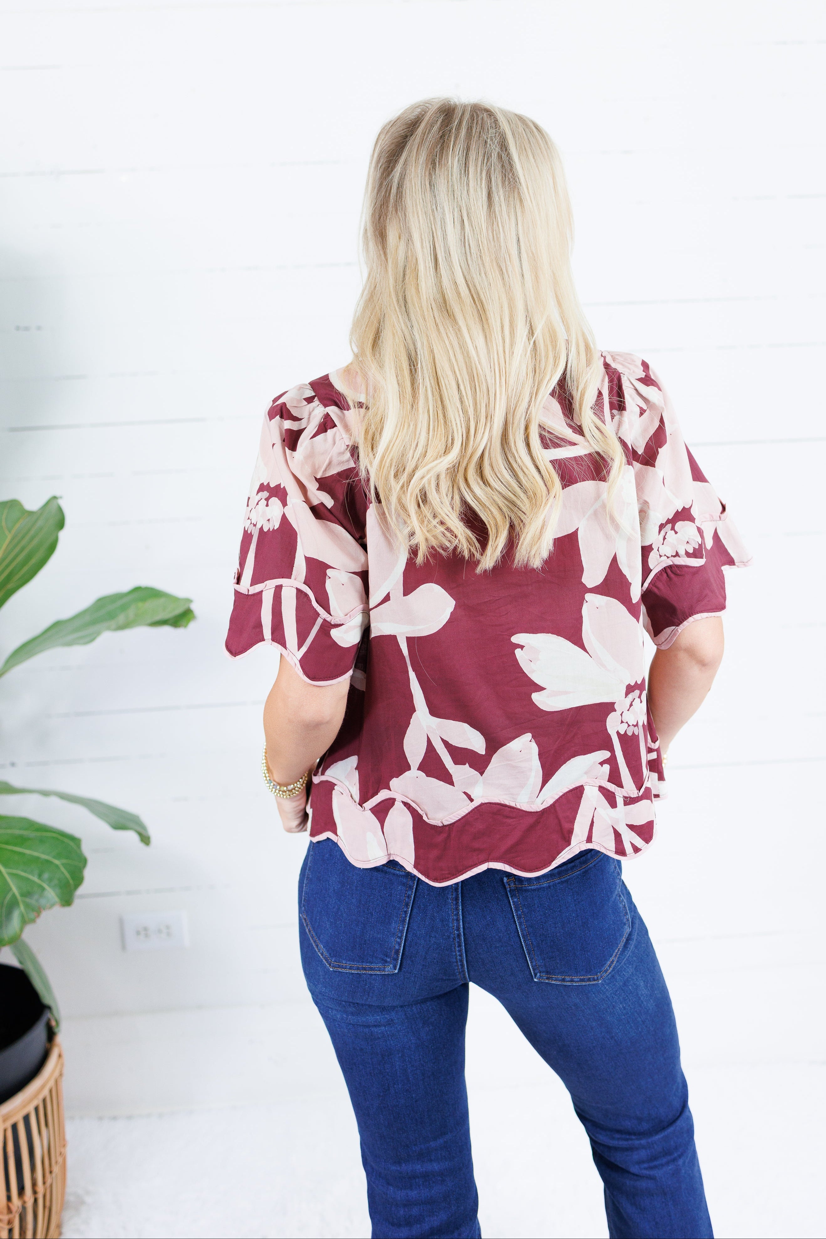 Lorna Wine Scallop Edge Top Entro
