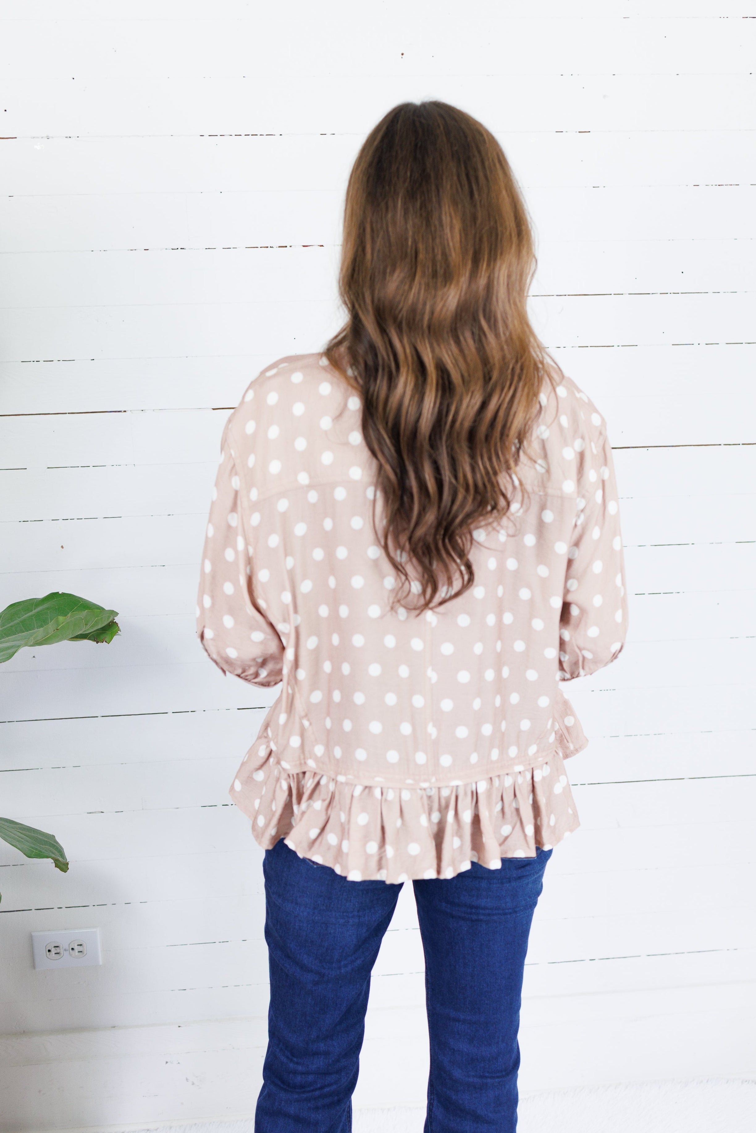 Perkins Sand Polka Dot Flounce Top Entro