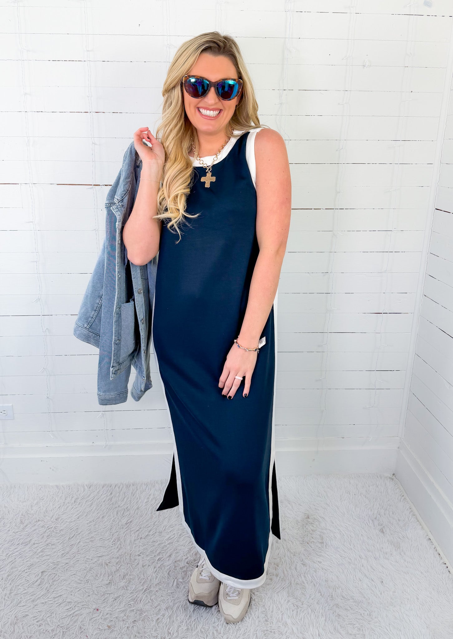 Quick Navy + White Sleeveless Maxi Dress Entro