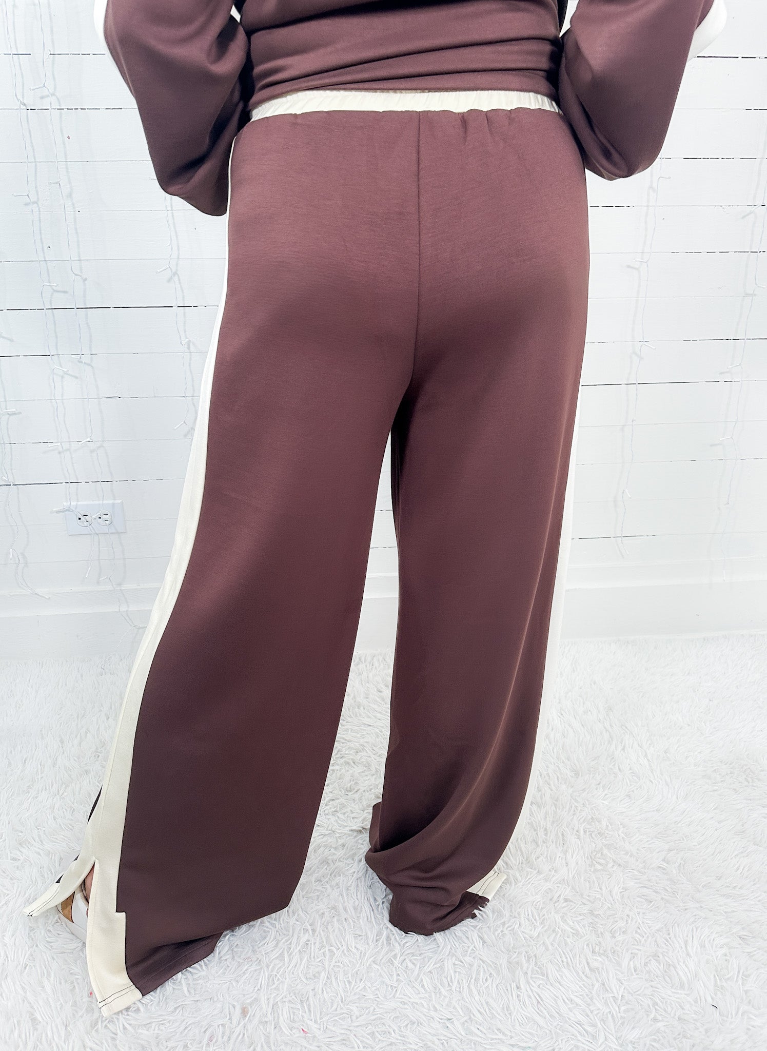 Roswell Brown Scuba Pants Entro