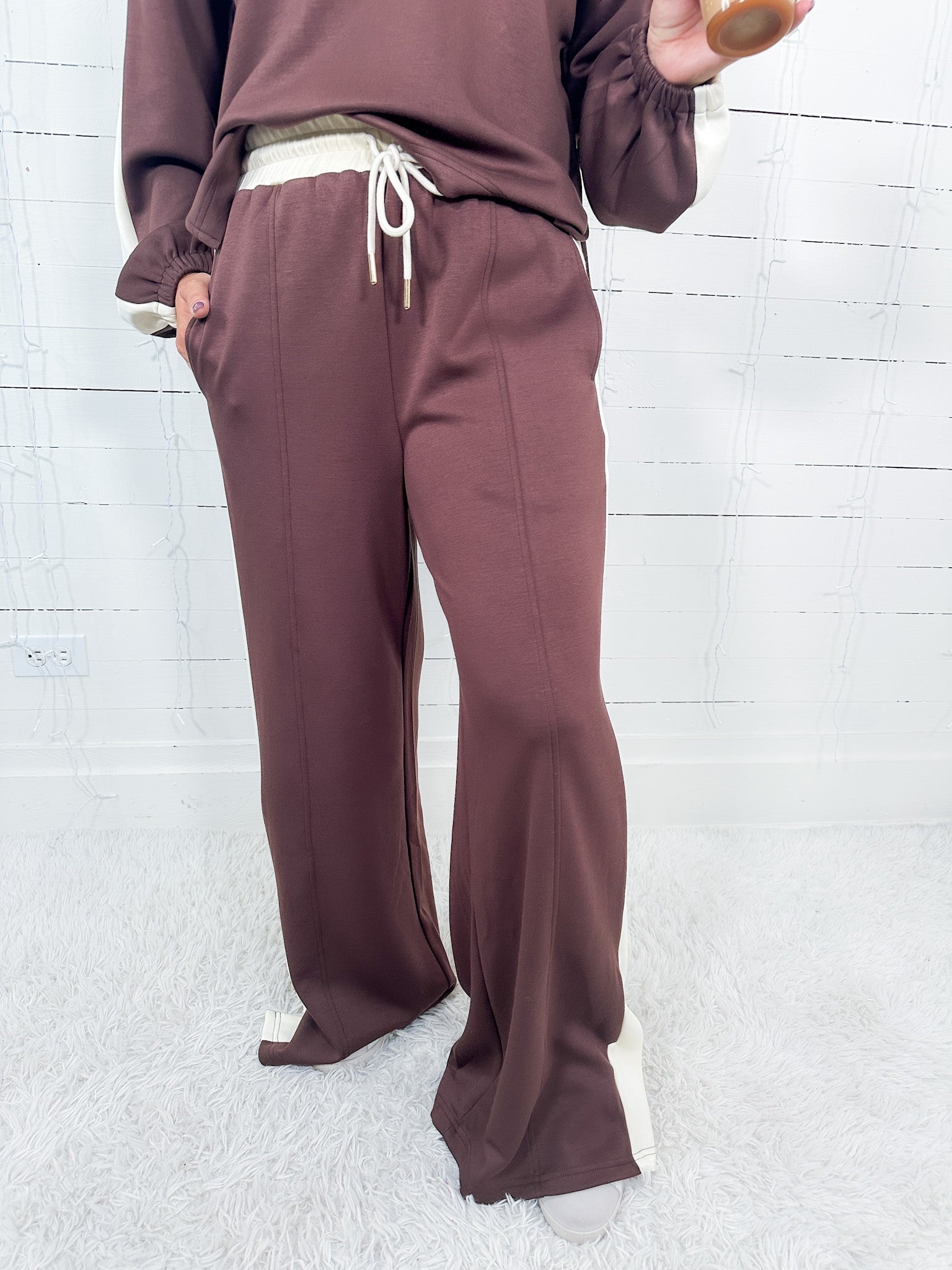 Roswell Brown Scuba Pants Entro