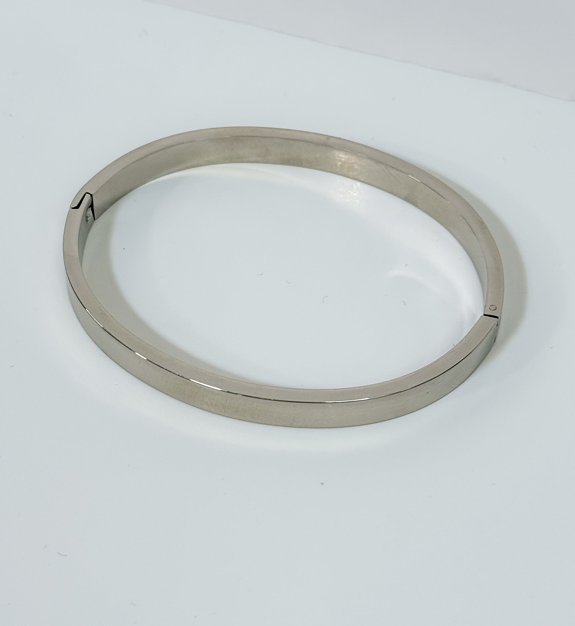Waterproof Non-Tarnish Stainless Steel Bangle