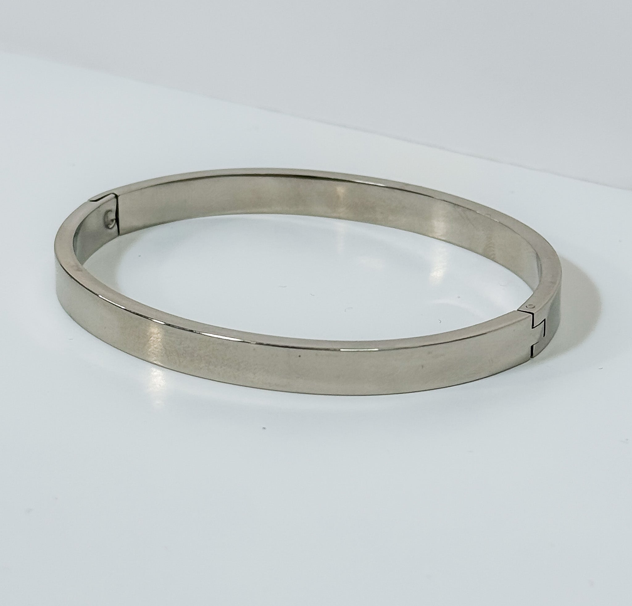 Waterproof Non-Tarnish Stainless Steel Bangle