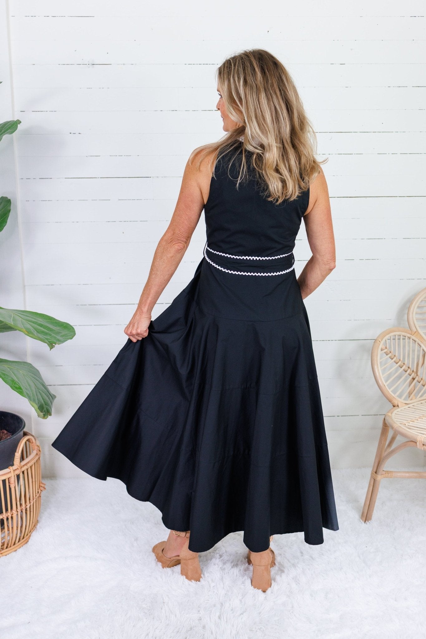 Colleen Black + Scallop Edge Trim Maxi Dress