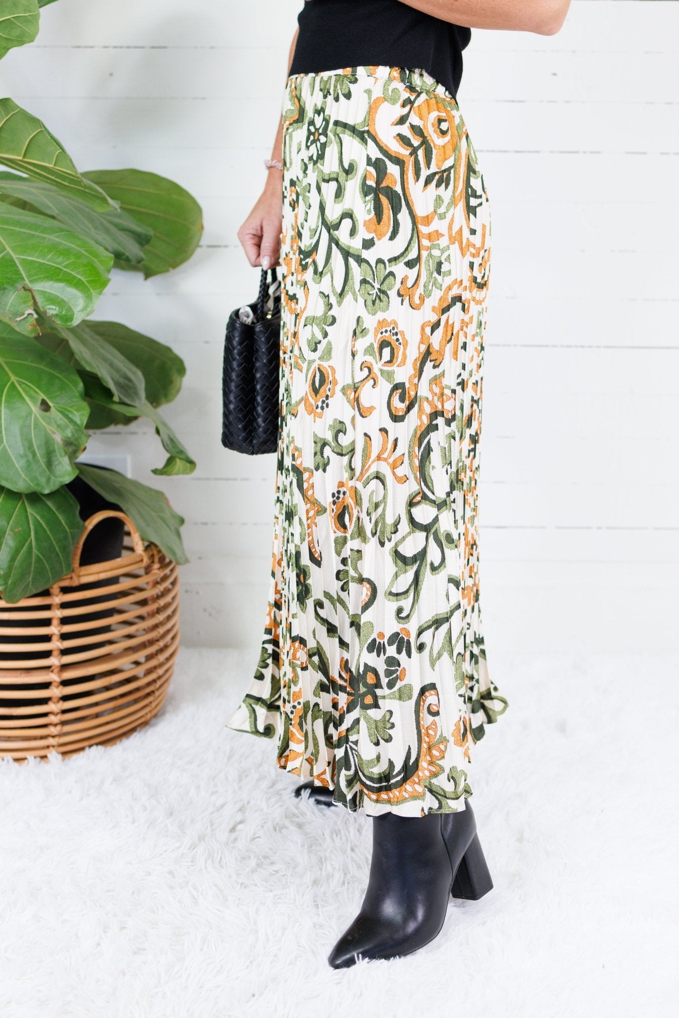 Gatlin Olive + Ivory Pleated Skirt Skies are Blue