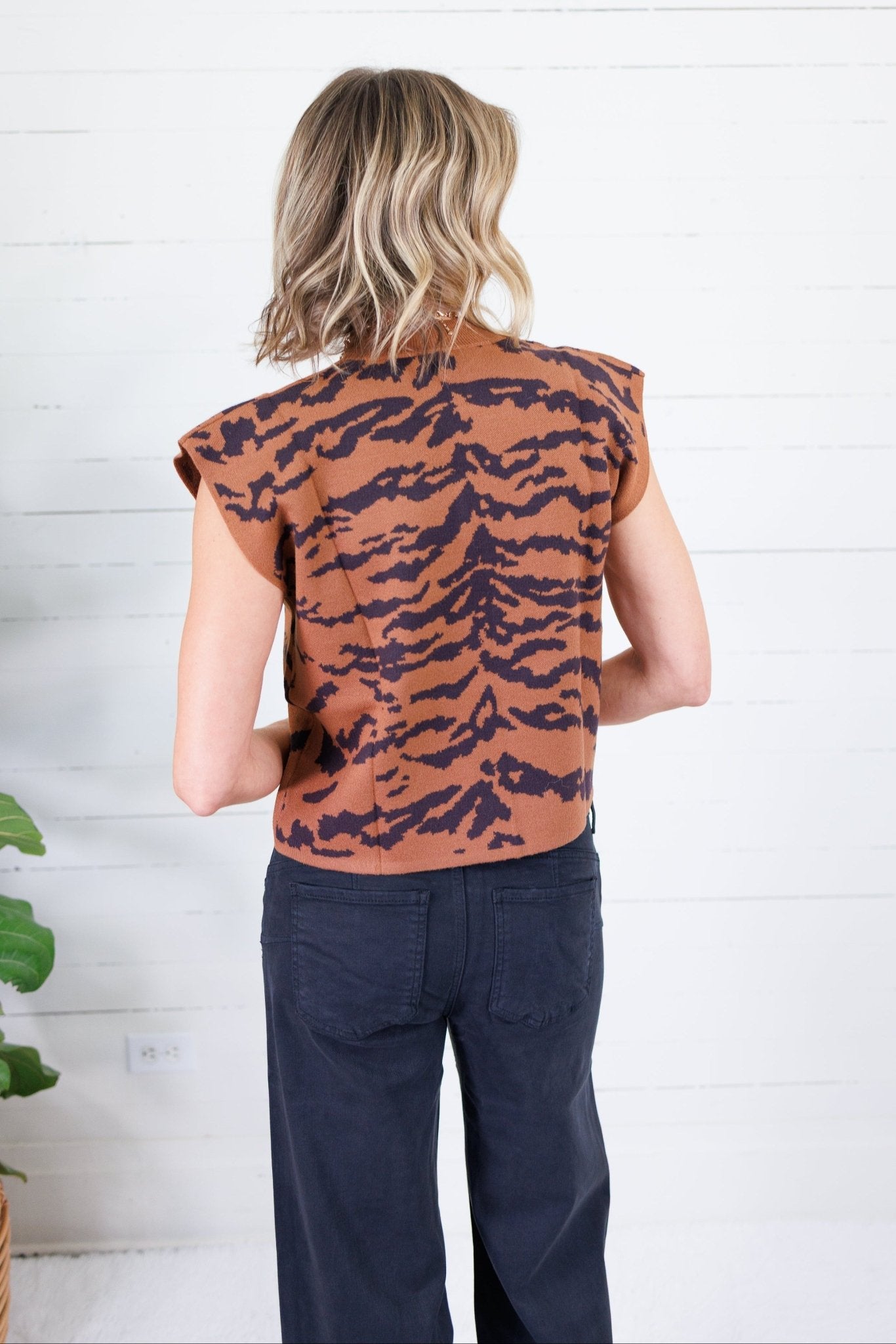 Gentry Camel Animal Sweater Entro