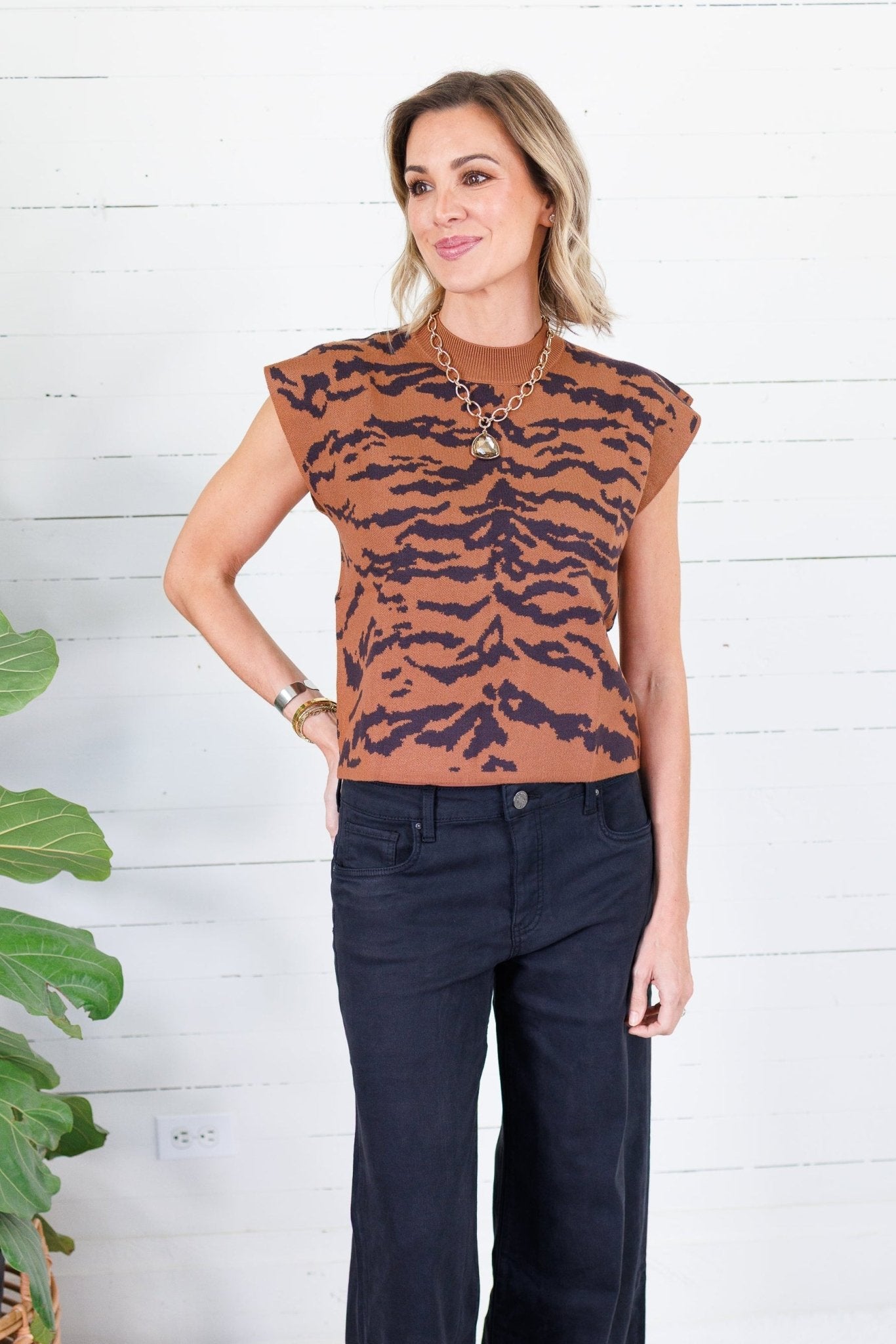 Gentry Camel Animal Sweater Entro