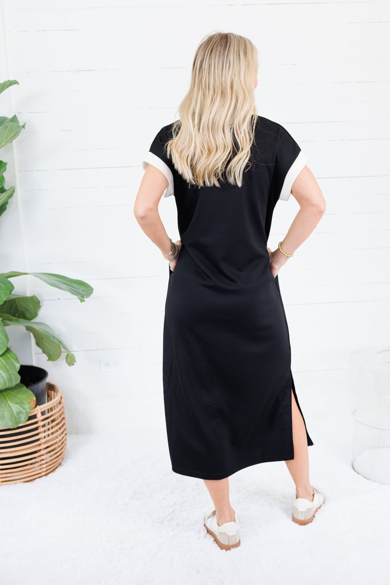 Minerva Black Scuba Maxi Dress Entro
