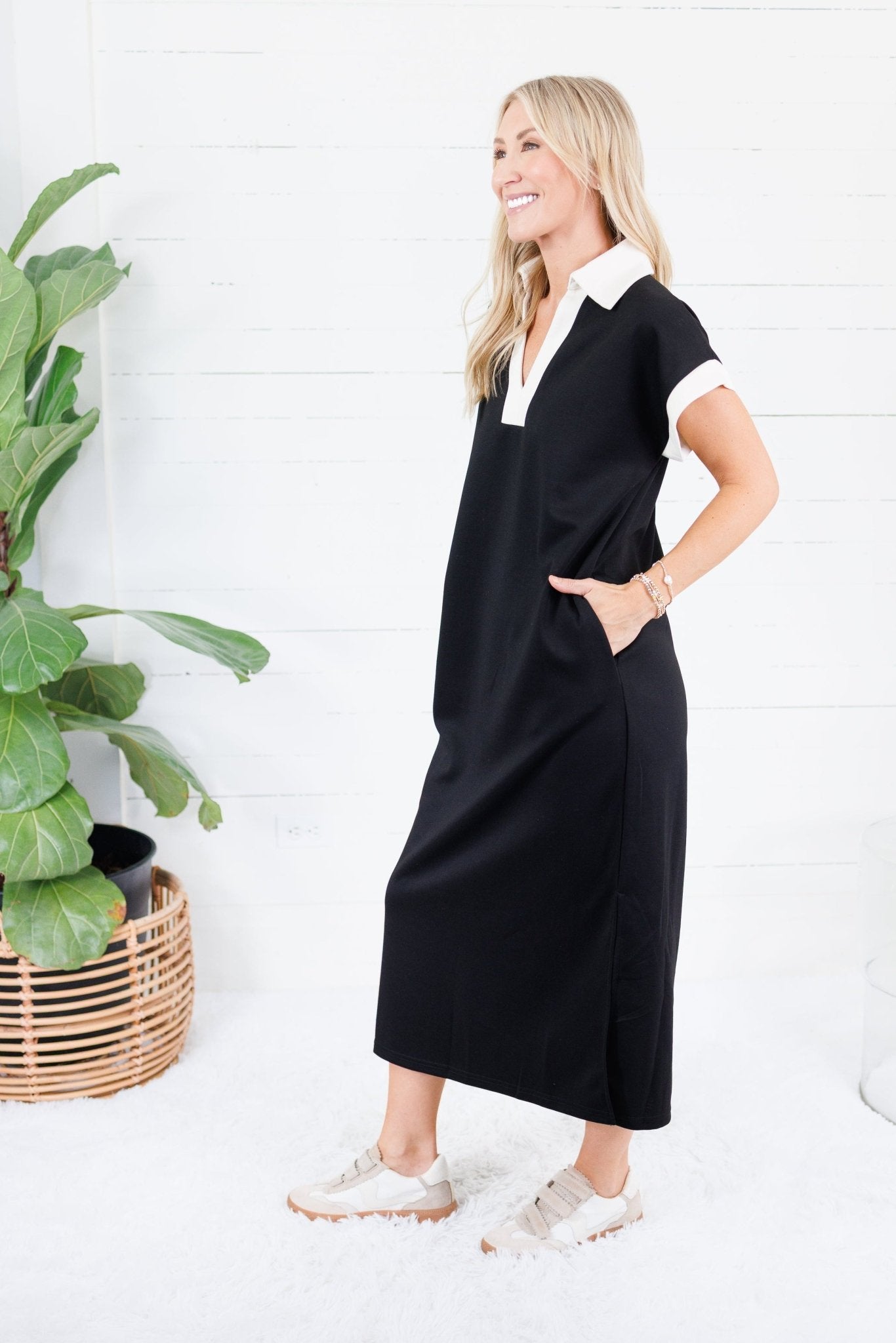 Minerva Black Scuba Maxi Dress Entro