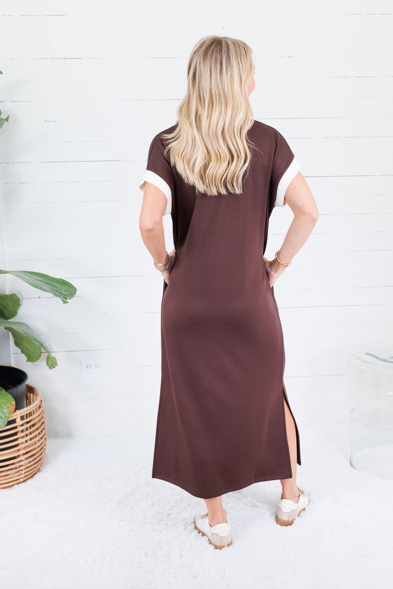Minerva Espresso Scuba Maxi Dress Entro