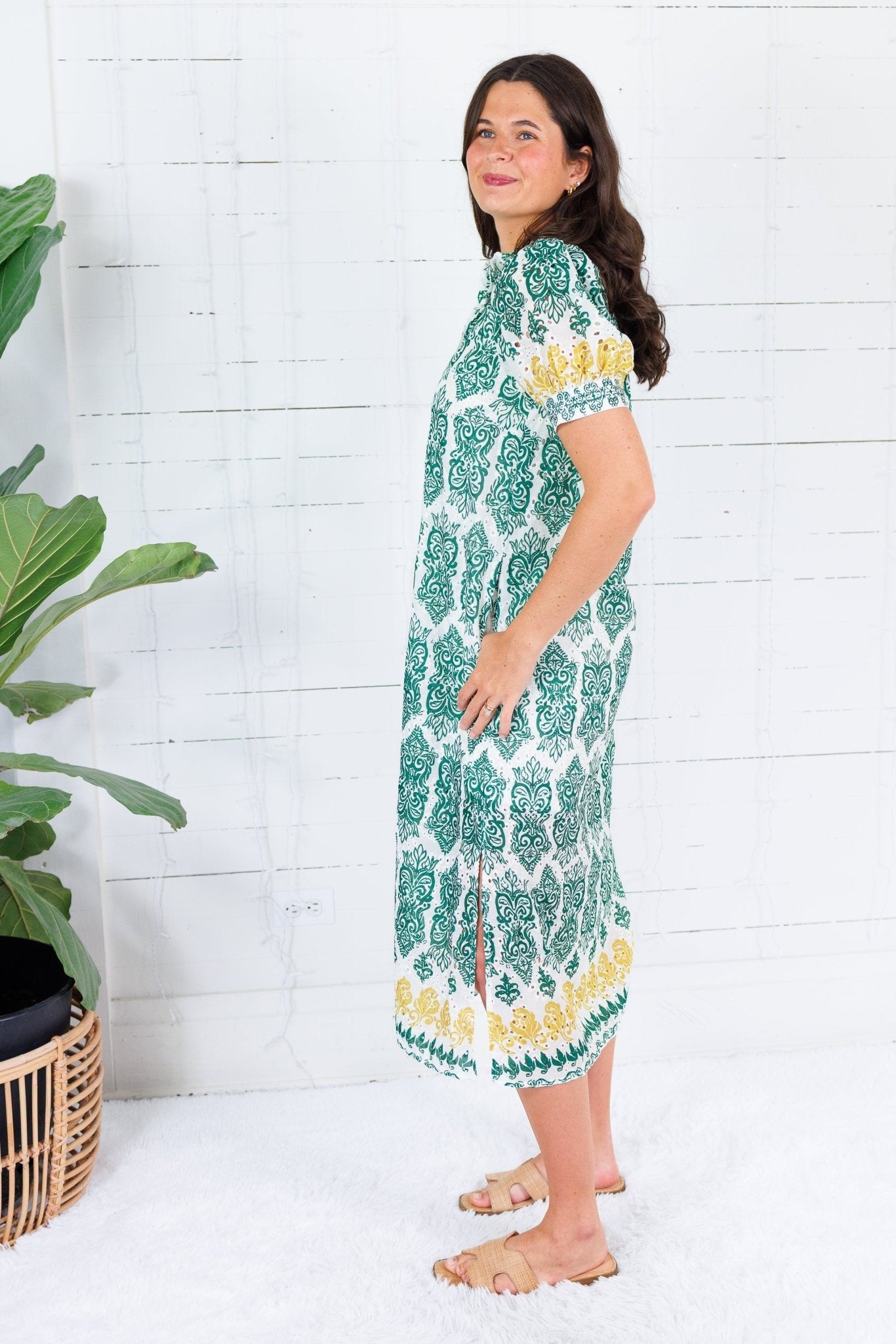 entro green dress sleeveless half zip mini scalloped collar / large Zip Through the Day Green Zip Front Scalloped Hem Mini Dress is the perfect combination of sporty sophistication and effortless style ENTRO Lucky Lady Dress in