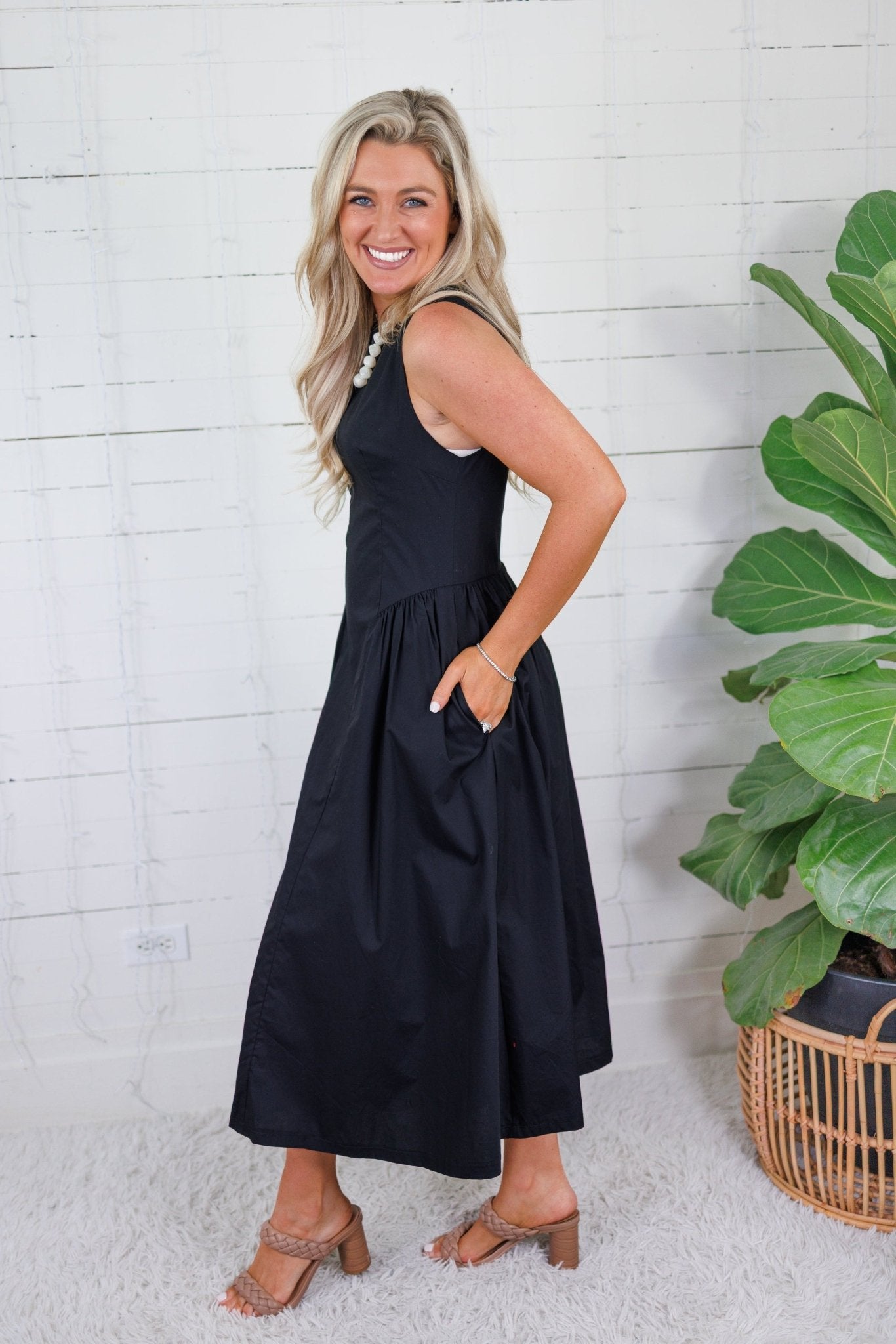 Shaw Black Sleeveless Midi Dress THML