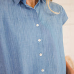 Thomas Chambray + Flower Button Top Compania Fantastica